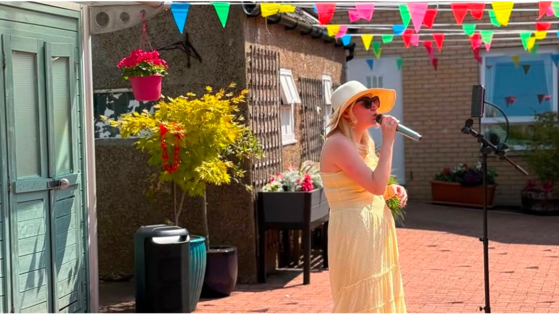 Elise performing at a garden party